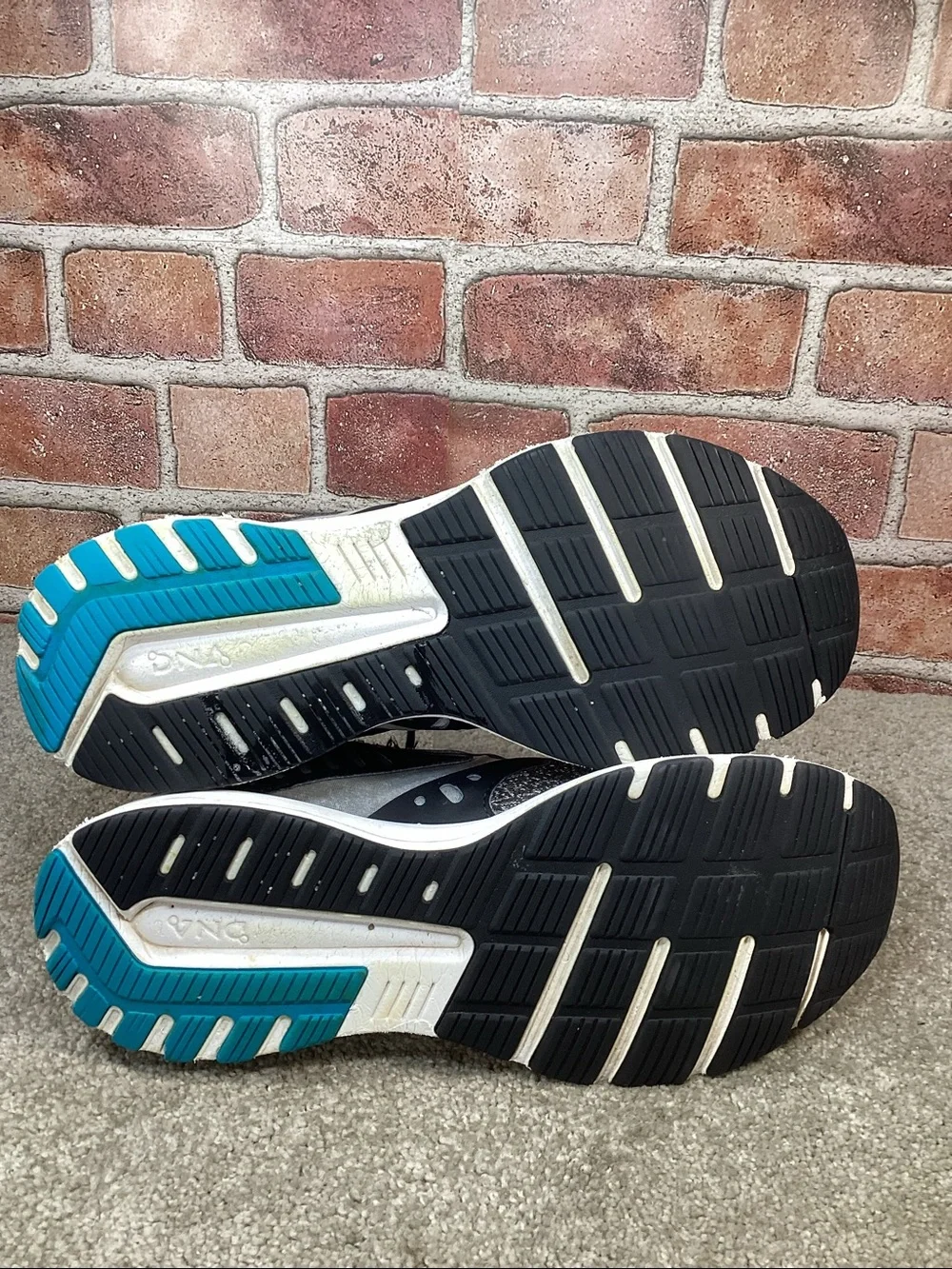 Brooks Range 2 Women’s running shoes sneakers size 11